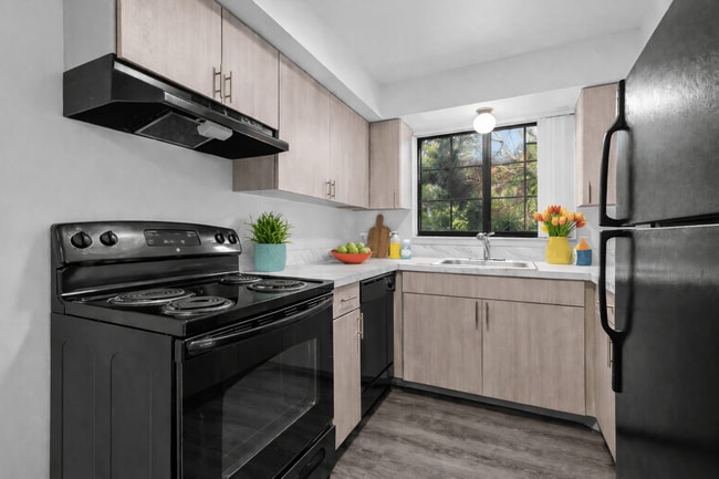 Pilgrim Village - Canton, MI