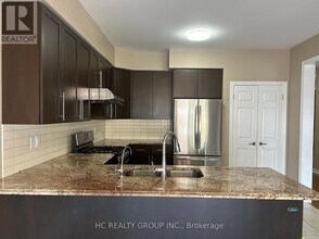 106 Coopershawk St in Kitchener, ON - Building Photo - Building Photo