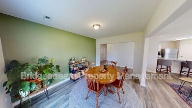 961 Louise Dr in Xenia, OH - Building Photo - Building Photo