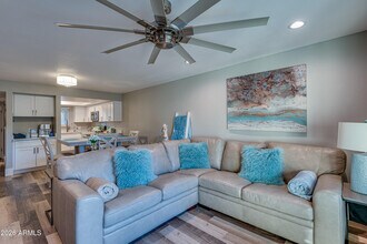 4150 E Cactus Rd in Phoenix, AZ - Foto de edificio - Building Photo