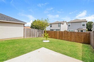 10633 Many Oaks Dr in Fort Worth, TX - Building Photo - Building Photo