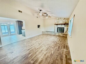 103 Crestview Dr in Canyon Lake, TX - Building Photo - Building Photo