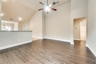 1613 Applegate Way in Royse City, TX - Foto de edificio - Building Photo