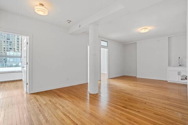 102 Fulton St in New York, NY - Building Photo - Building Photo