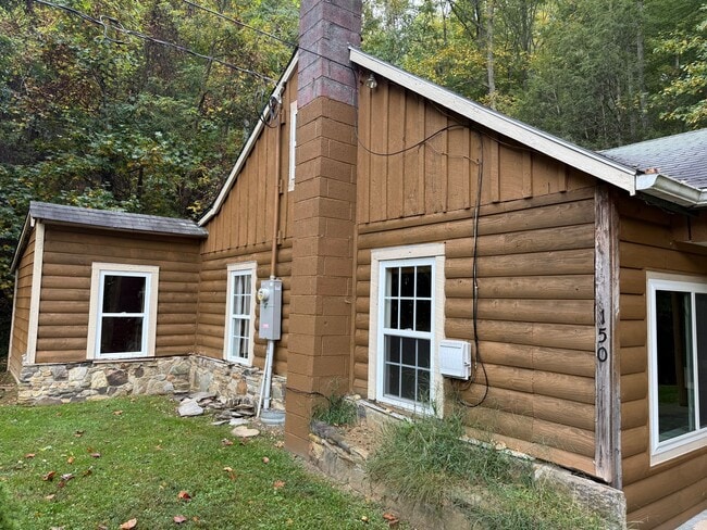 150 Smith St in Elk Park, NC - Building Photo - Building Photo