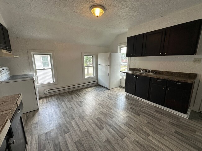 1065 Caulfield Ave SW in Grand Rapids, MI - Building Photo - Building Photo