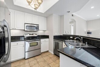 9253 Regents Rd in San Diego, CA - Building Photo - Building Photo