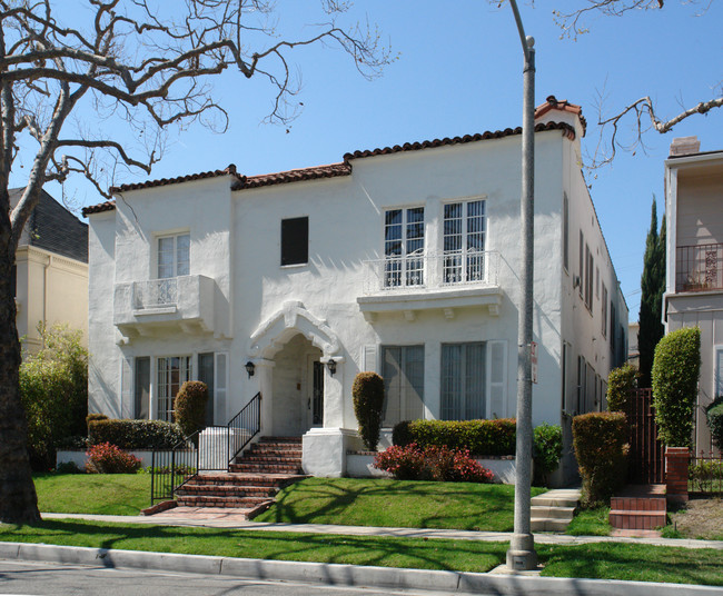 137 S Canon Dr in Beverly Hills, CA - Building Photo - Building Photo