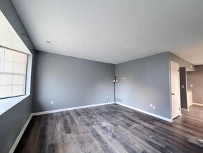 955 Cross Country Dr in Columbus, OH - Building Photo - Building Photo