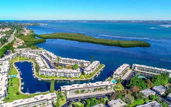 4370 Chatham Dr-Unit -306 in Longboat Key, FL - Foto de edificio - Building Photo