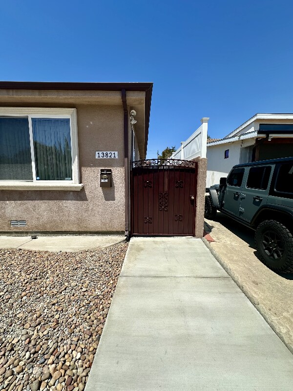 13821 Enadia Way in Los Angeles, CA - Building Photo - Building Photo