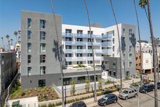 Serenity Apartments in Los Angeles, CA - Building Photo - Primary Photo