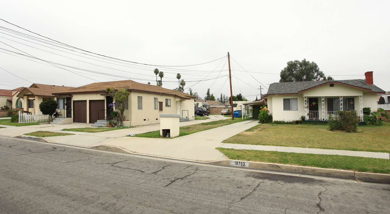 18703-18711 Grayland Ave in Artesia, CA - Building Photo