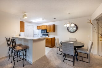 LEXINGTON ESTATES in Sioux Falls, SD - Foto de edificio - Interior Photo