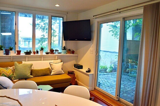 418 Sumner St-Unit -1 in Boston, MA - Foto de edificio - Building Photo