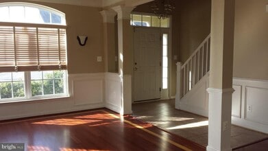 9300 Warren Falls Ln in Linton Hall, VA - Building Photo - Building Photo