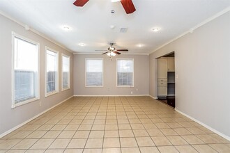 5903 High Meadow St in League City, TX - Building Photo - Building Photo