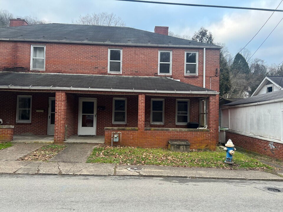 148-150-150 Cottage Ave in Weston, WV - Building Photo