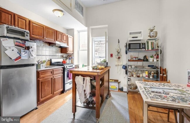 property at 3017 W Girard Ave
