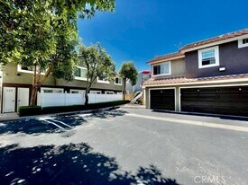 685 W 18th St, Unit 2 in Costa Mesa, CA - Building Photo