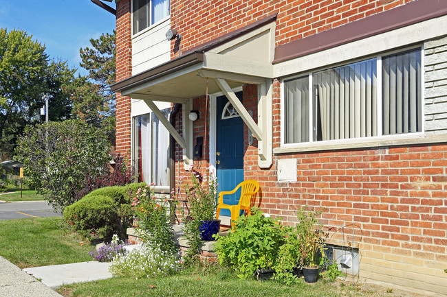 Arlington Townhomes & Apartments in Royal Oak, MI - Foto de edificio - Building Photo