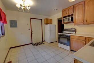 631 E 15th St in Davenport, IA - Building Photo - Building Photo