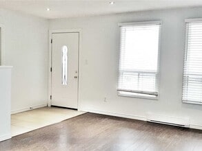 359 Buena Vista Ave in Oshawa, ON - Building Photo - Building Photo