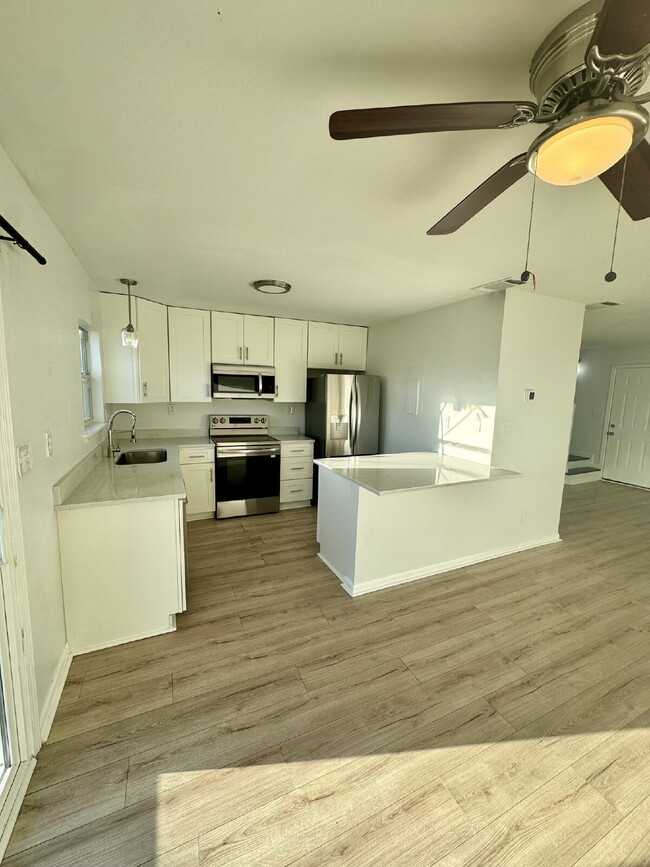 8003 Beach Dr in Panama City Beach, FL - Building Photo - Building Photo