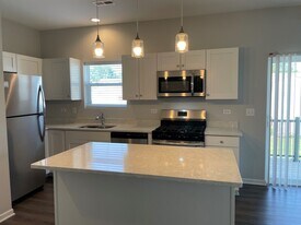 853 E Main St in East Dundee, IL - Building Photo