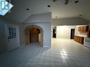 1571 19th Ave in Richmond Hill, ON - Building Photo - Building Photo