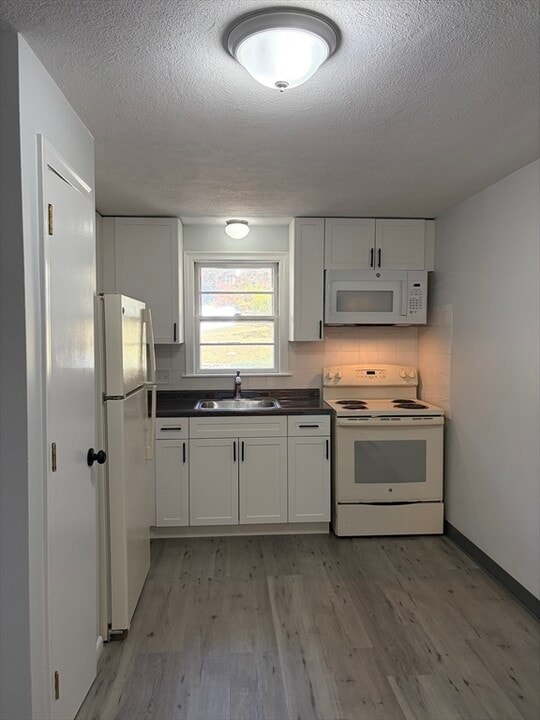 81 Trapelo Rd in Waltham, MA - Building Photo