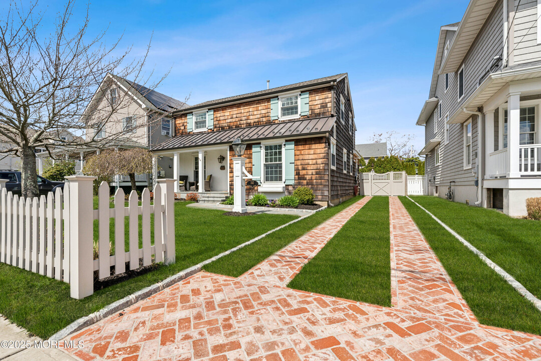 242 Osborne Ave in Bay Head, NJ - Building Photo