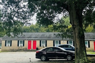 Glenn Oaks Apartments in Gastonia, NC - Building Photo - Building Photo