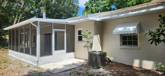 89 NW Shannon Ave in Melbourne, FL - Building Photo - Building Photo