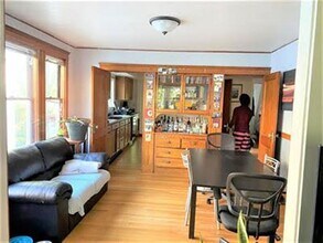 35 Irvington Rd in Somerville, MA - Foto de edificio - Building Photo