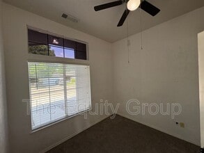 1040 N Sumter Ct in Visalia, CA - Building Photo - Building Photo