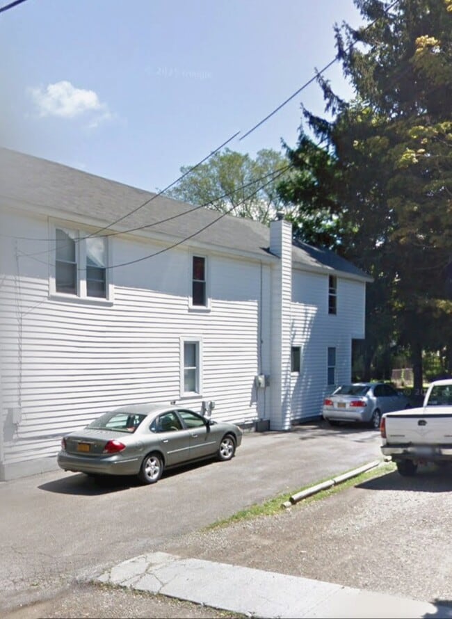 15 Orchard St, Unit Upper in Fredonia, NY - Building Photo - Building Photo