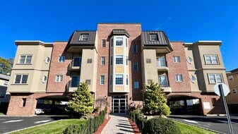 524-532 Maple Ave, Unit 309 in Elizabeth, NJ - Building Photo