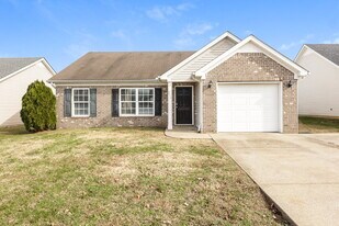 3014 Deer Trail Dr in Spring Hill, TN - Building Photo