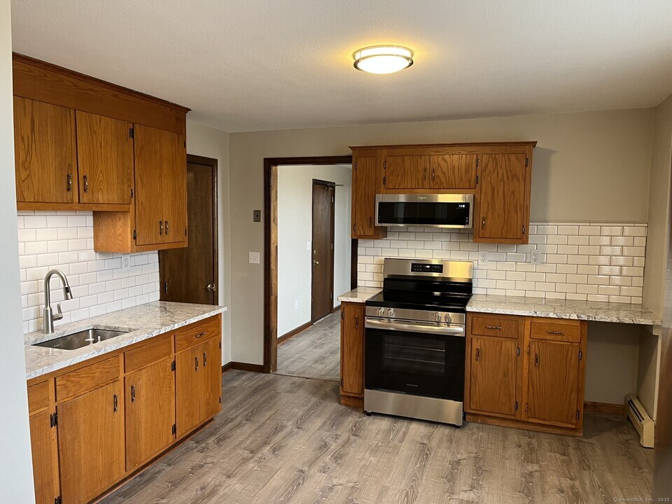 70 Parker Ave-Unit -3N in Meriden, CT - Foto de edificio