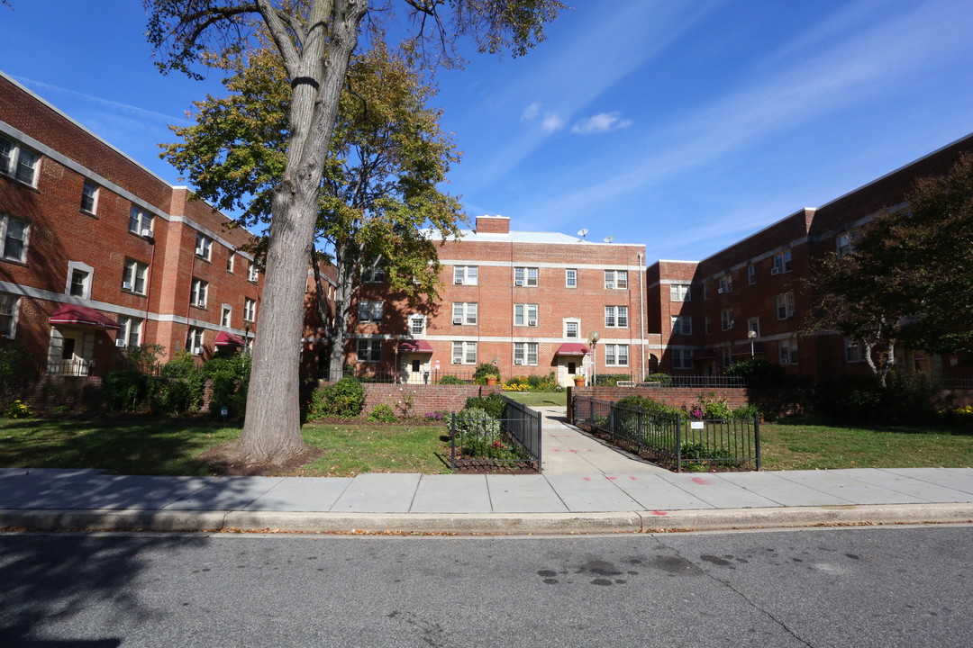 St James Mutual Home in Washington, DC - Building Photo