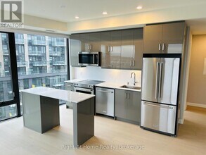 1415 Dundas St E in Oakville, ON - Building Photo - Building Photo