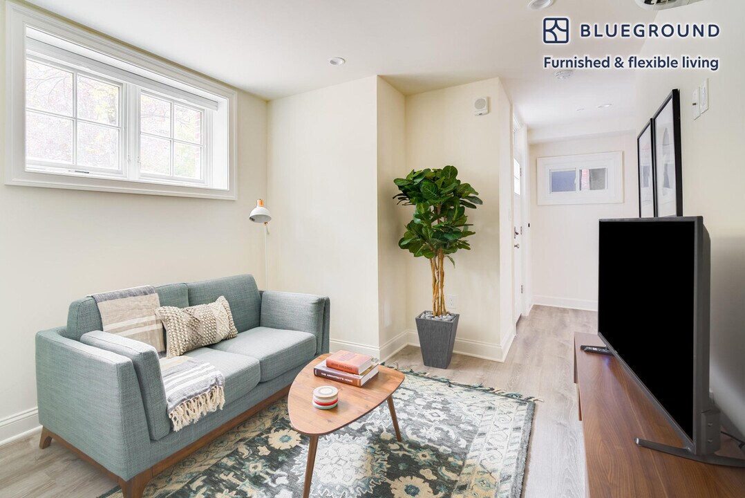 1701 21st St NW in Washington, DC - Building Photo