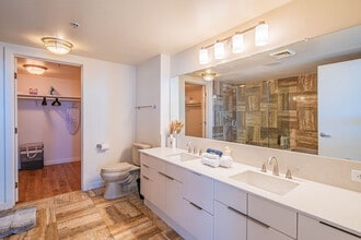 44 W Monroe St in Phoenix, AZ - Building Photo - Building Photo