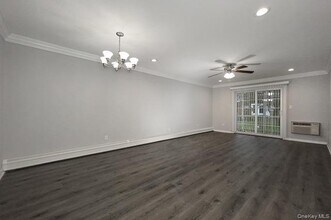 30 Westgate Dr in Bohemia, NY - Building Photo - Building Photo