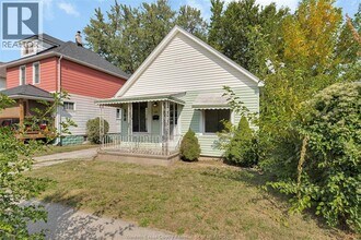 368 McKay Ave in Windsor, ON - Foto de edificio - Building Photo