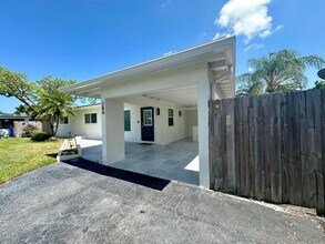 284 SW 11th St in Pompano Beach, FL - Building Photo - Building Photo