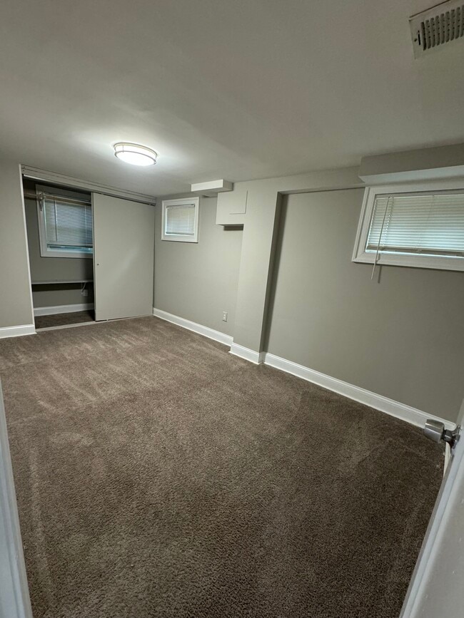1253 Cresthaven Dr in Silver Spring, MD - Building Photo - Building Photo