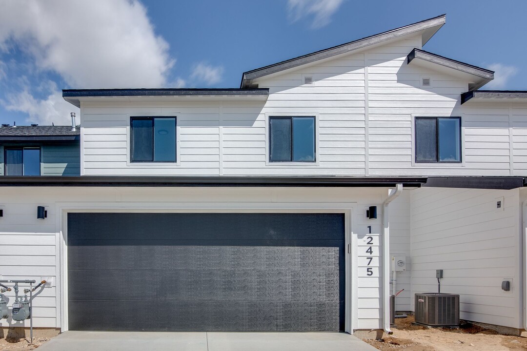 12441 W Victory Rd in Boise, ID - Foto de edificio