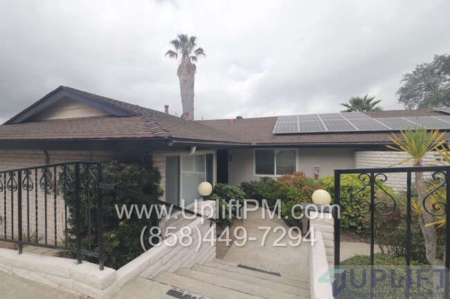 2363-2369-2369 Snead Dr in Oceanside, CA - Building Photo - Building Photo